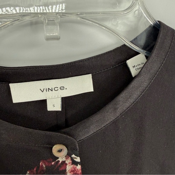Vince 100% Silk Women's Black Floral Button Down Shirt Size Small Collarless - Picture 10 of 11